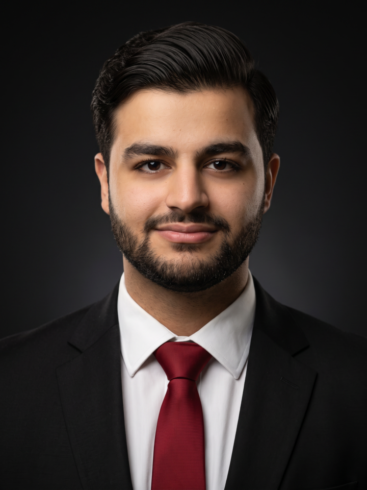 سلمان حسين, أخصائي مالي